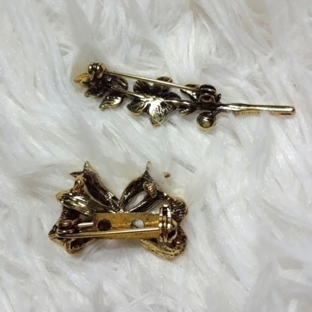 Antiqued Pearly Bow & Breath Mini Collar P…